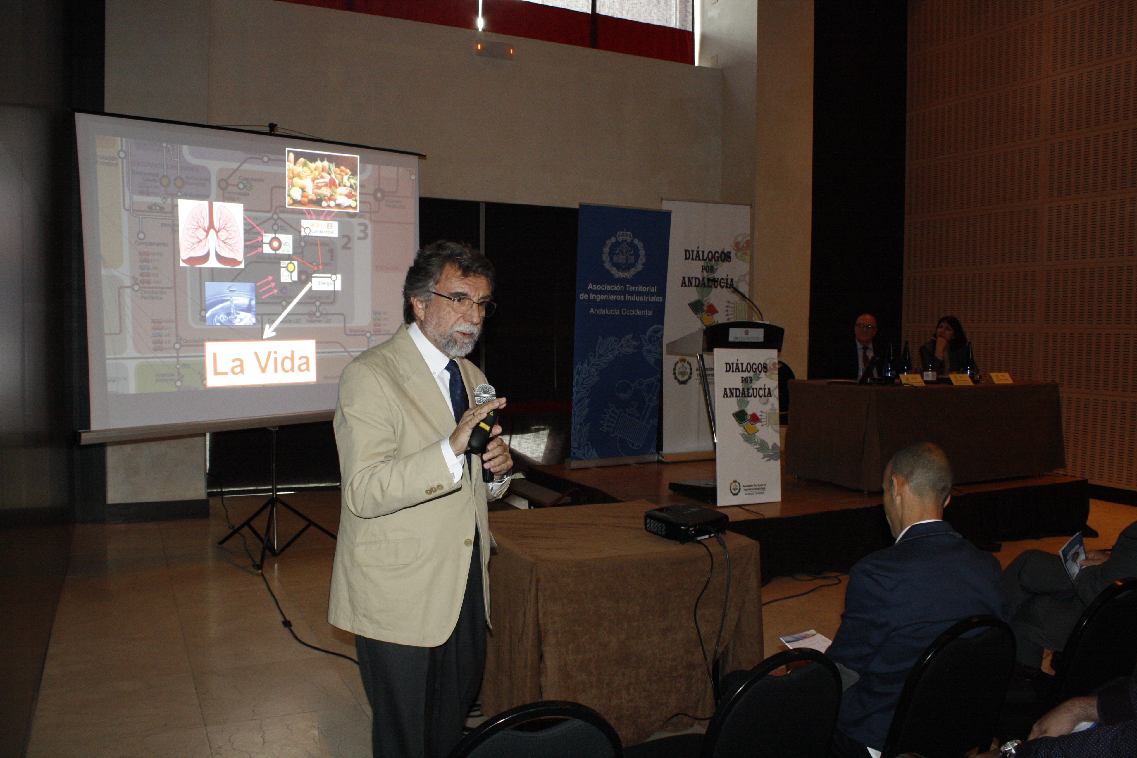El Doctor Antonio Escribano habla sobre la ‘necesidad de aprender a comer’ en el foro ‘Diálogos por Andalucía’