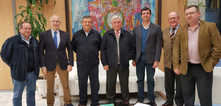 Presentación del Centenario al Director de la ESI de Huelva