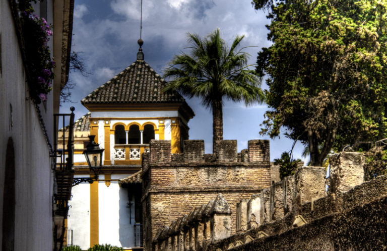 Secretos del Patio de Banderas y la Judería