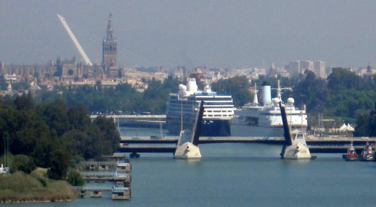 Visita técnica al Puerto de Sevilla