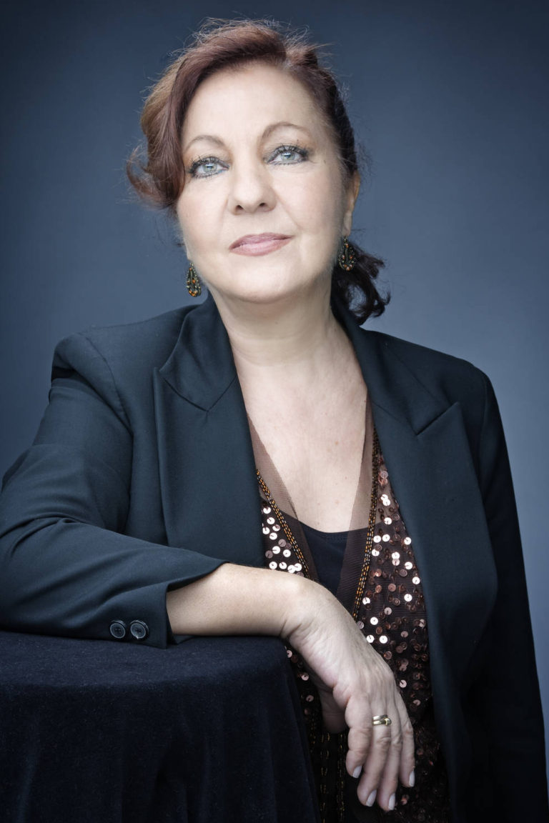 Carmen Linares