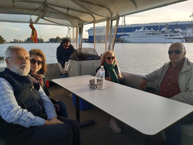 ‘Ruta en barco para conocer la Zona Franca de Sevilla’