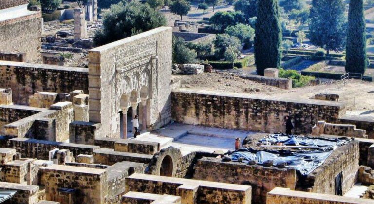 Visita guiada nocturna al yacimiento arqueológico de Medina Azahara, en Córdoba
