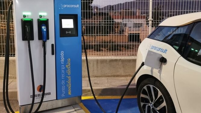 Andalucía inaugura su primer punto de recarga solar para vehículos eléctricos