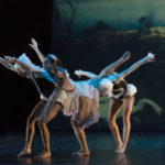 LARUMBE-DANZA-El-Lago-de-los-Cisnes-Teatro-Coslada-2-®Pedro-Arnay-7867-scaled-e1597136685982