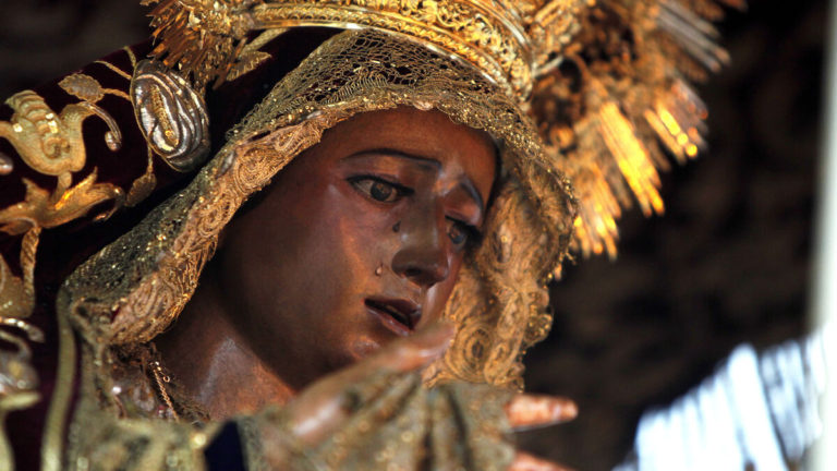 Virgen de la Amargura entrando en Campana con la centenaria «Amarguras»