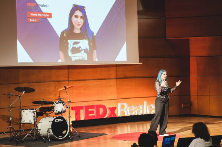 Conferencia: «¿Cuánto te quieres del 1 al 10?» por María Herrejón