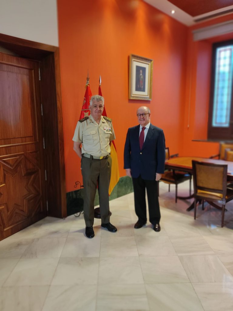 Encuentro con el Teniente Gral. Rodríguez García, Jefe de la Fuerza Terrestre del Ejército de Tierra en Sevilla