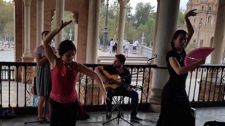 Danza: «Grupo flamenco en la Plaza de España»