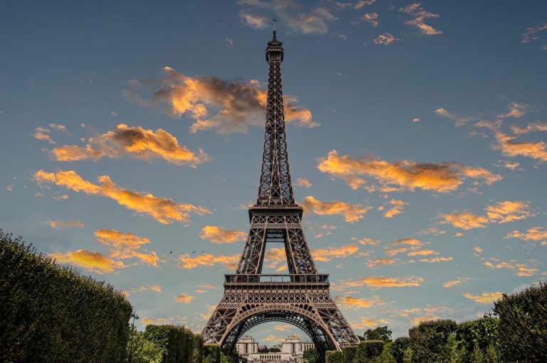Visita a la Torre Eiffel en Realidad Virtual