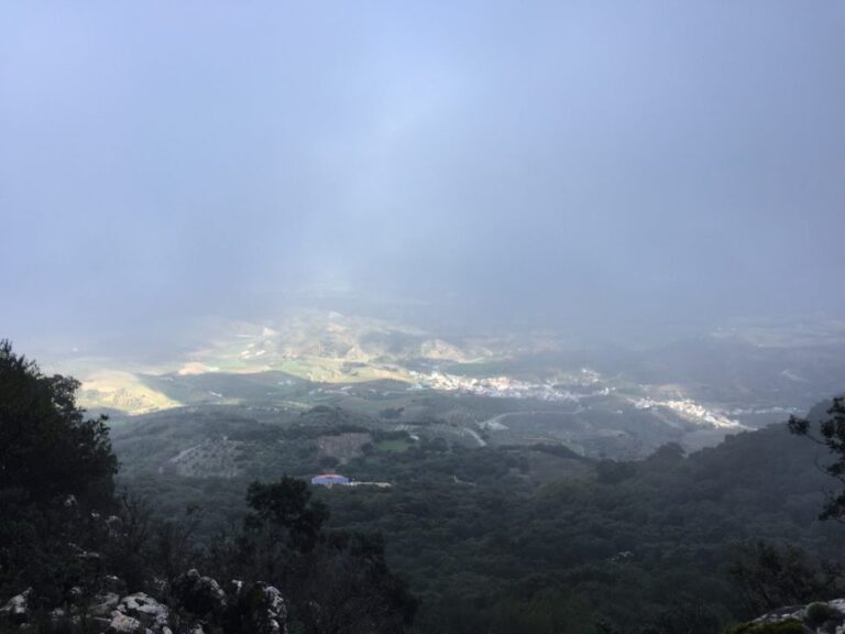 Senderismo en el Peñón de Algámitas